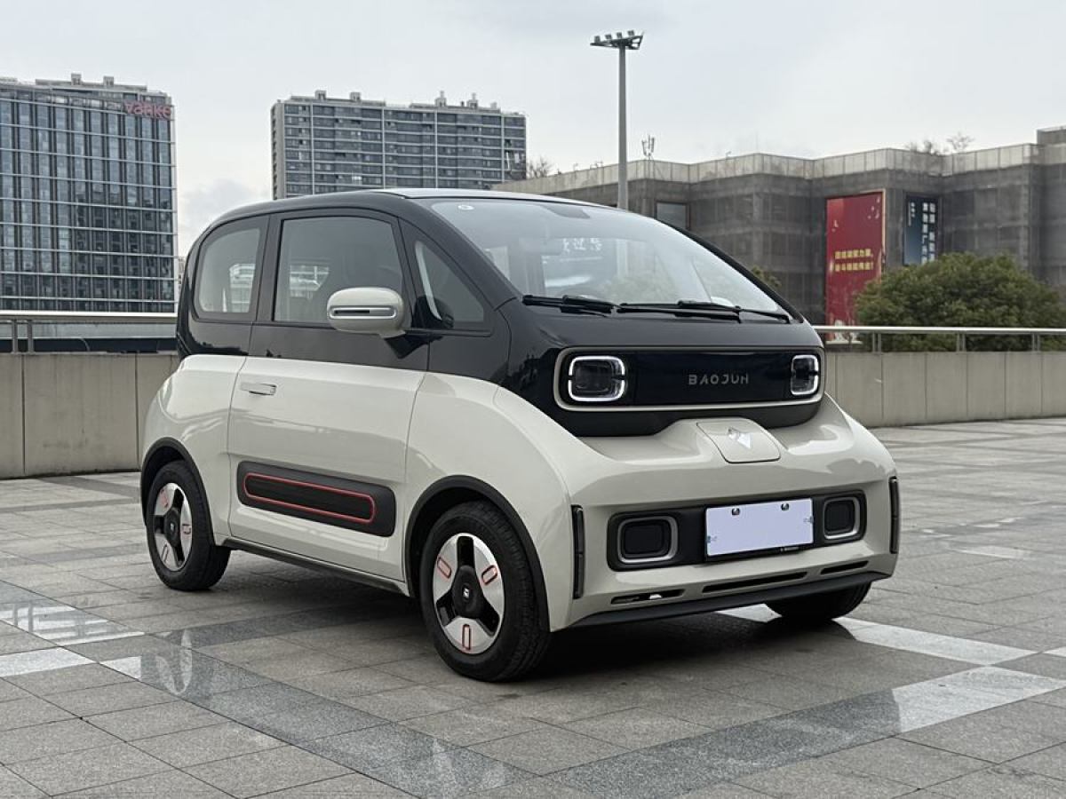 寶駿 寶駿KiWi EV  2022款 藝術(shù)家輕享版 三元鋰圖片