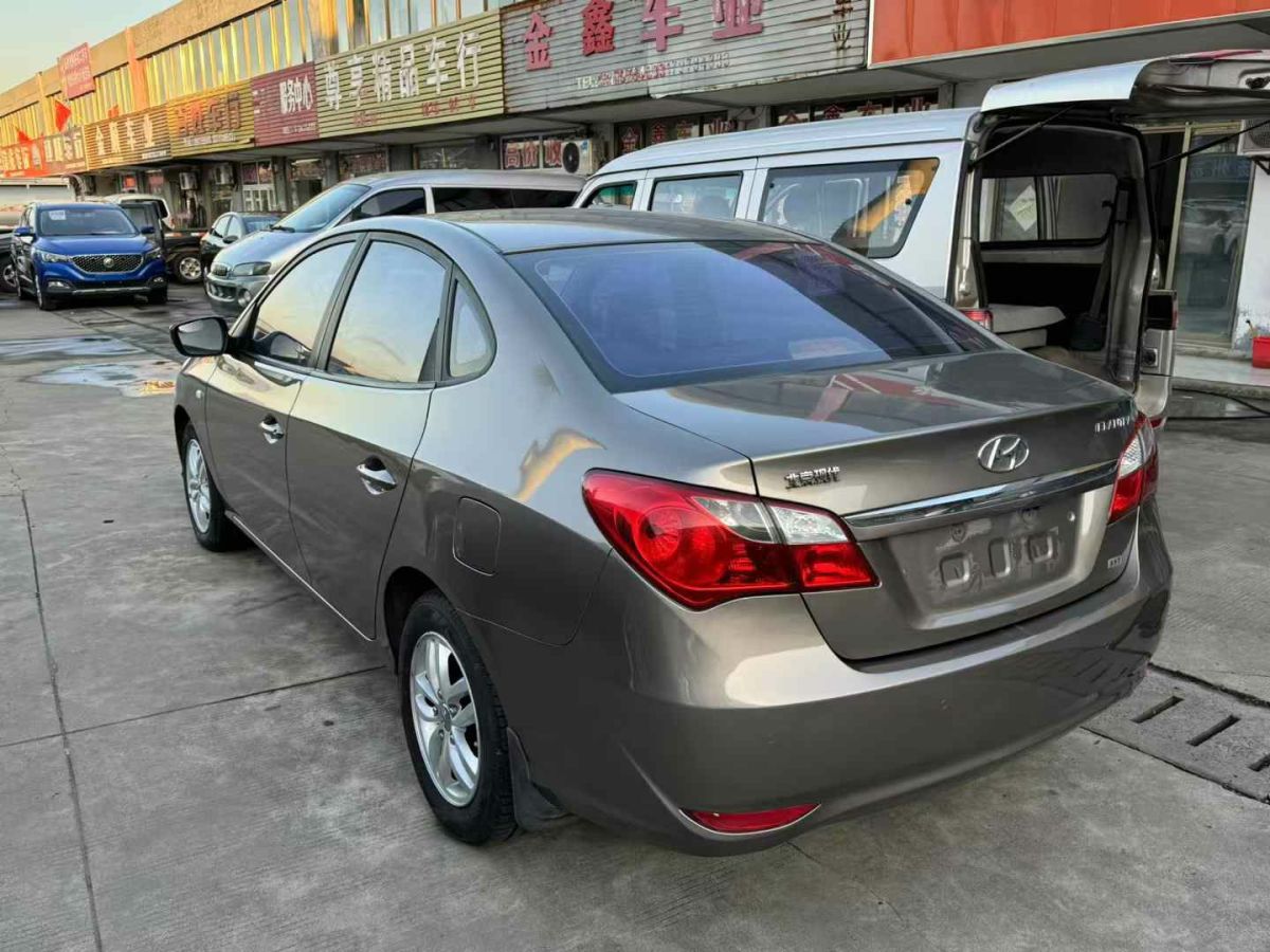 現(xiàn)代 朗動  2013款 1.6L 自動領(lǐng)先型圖片