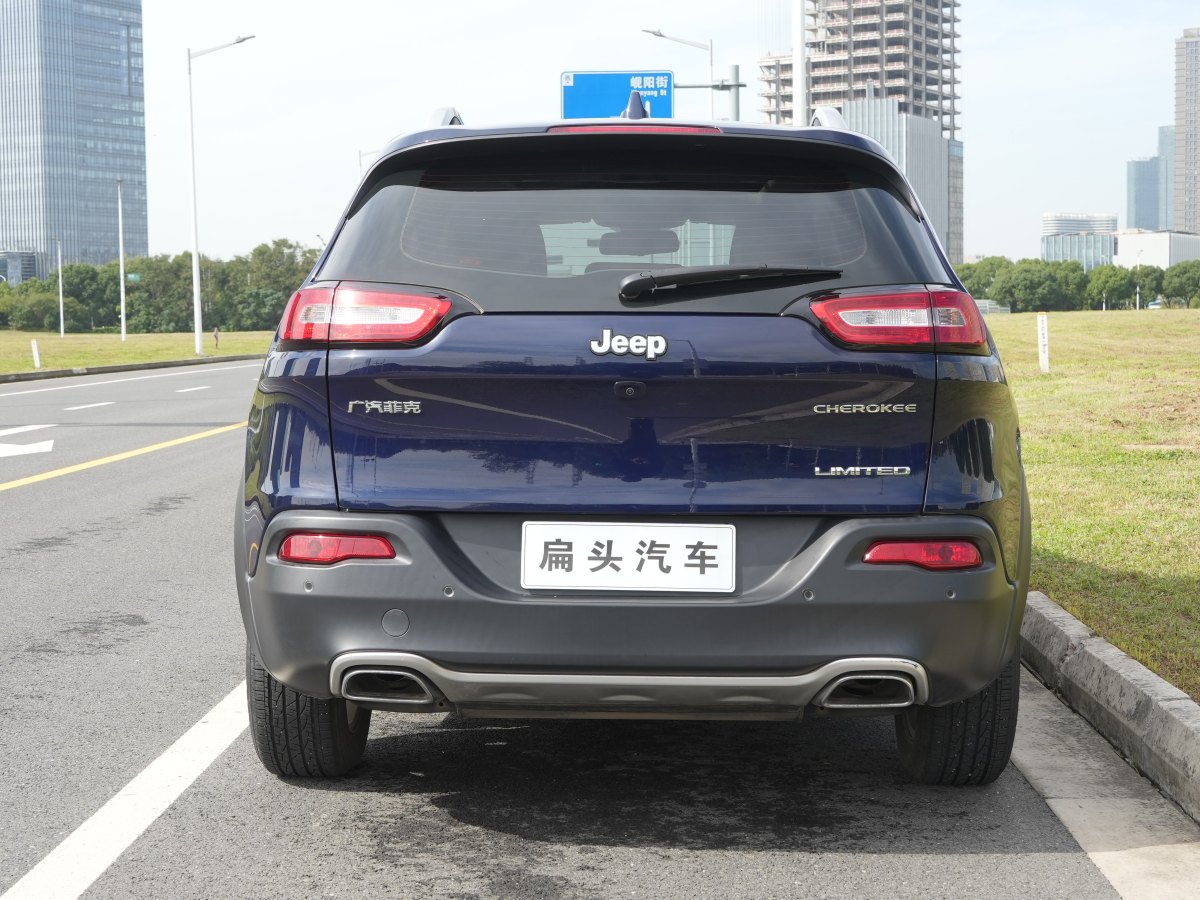 Jeep 自由光  2017款 2.4L 領(lǐng)先智能版圖片