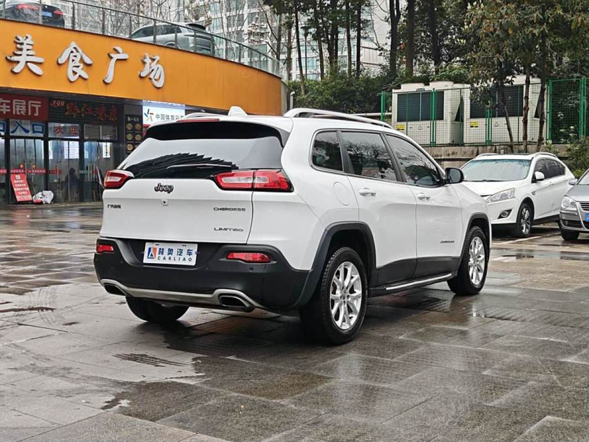 2017年12月Jeep 自由光  2017款 2.4L 領(lǐng)先版