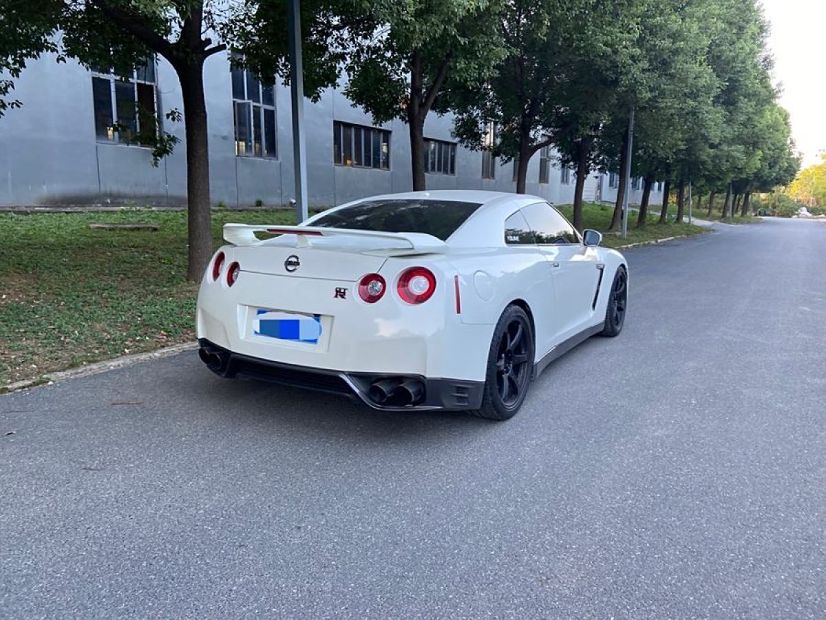 日產(chǎn) GT-R  2014款 3.8T Premium Edition 棕紅內(nèi)飾圖片