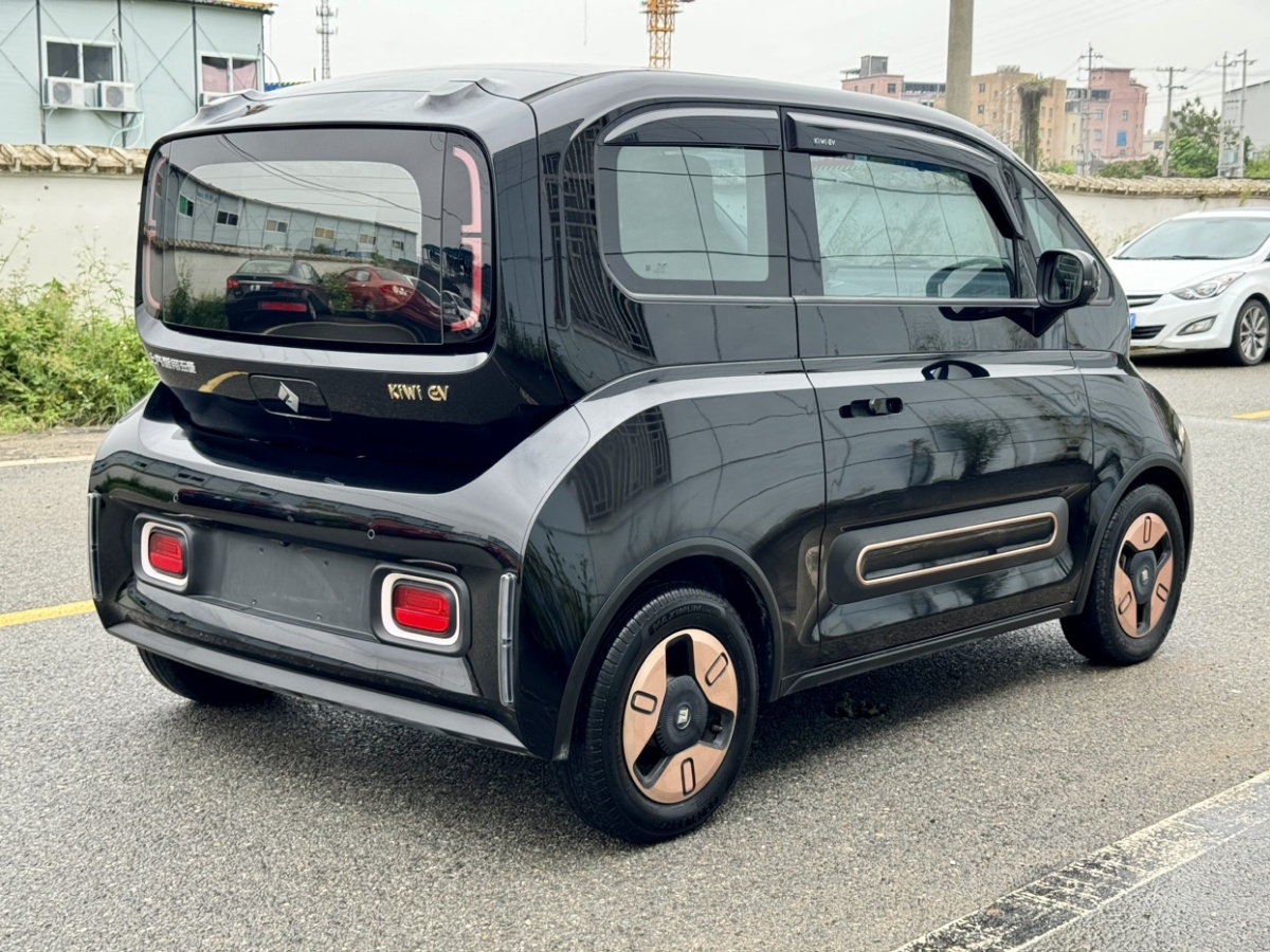 2022年3月寶駿 寶駿KiWi EV  2022款 藝術家輕享版 三元鋰