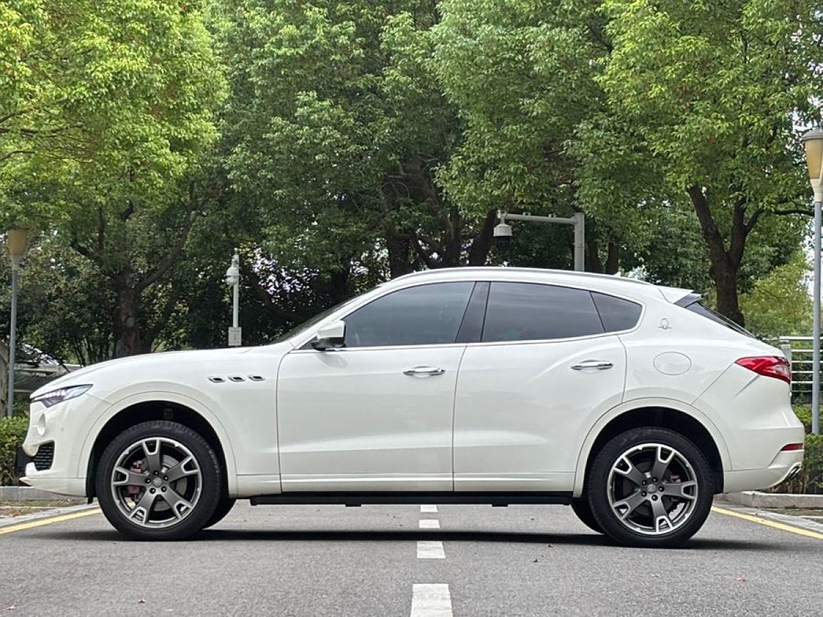 瑪莎拉蒂 Levante  2018款 3.0T 430Hp 運(yùn)動版圖片