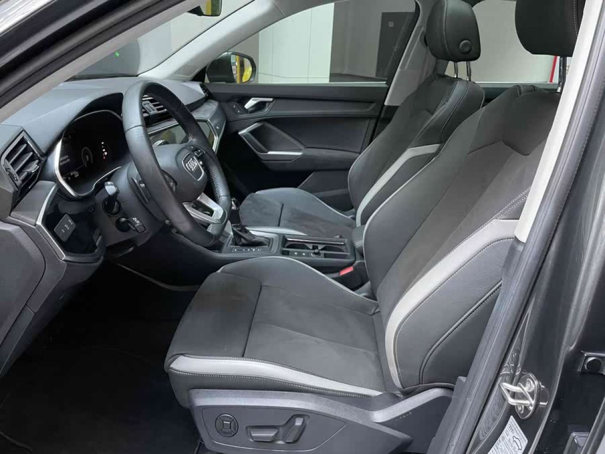 奧迪 奧迪Q3  2020款 35 TFSI 進(jìn)取動(dòng)感型圖片