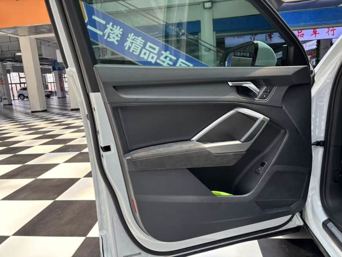 奧迪 奧迪Q3  2021款 35 TFSI 時(shí)尚動(dòng)感型圖片