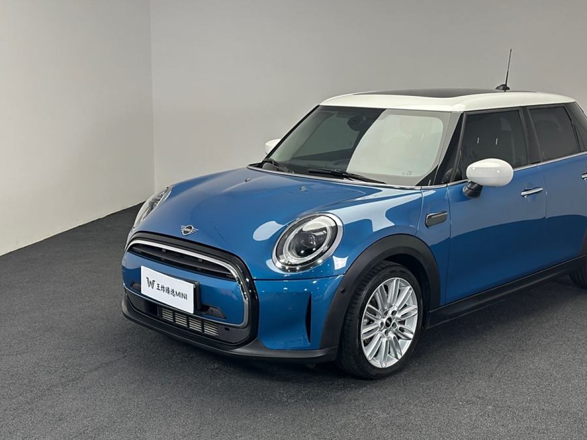 MINI MINI  2022款 改款 1.5T COOPER 經(jīng)典派 五門版圖片