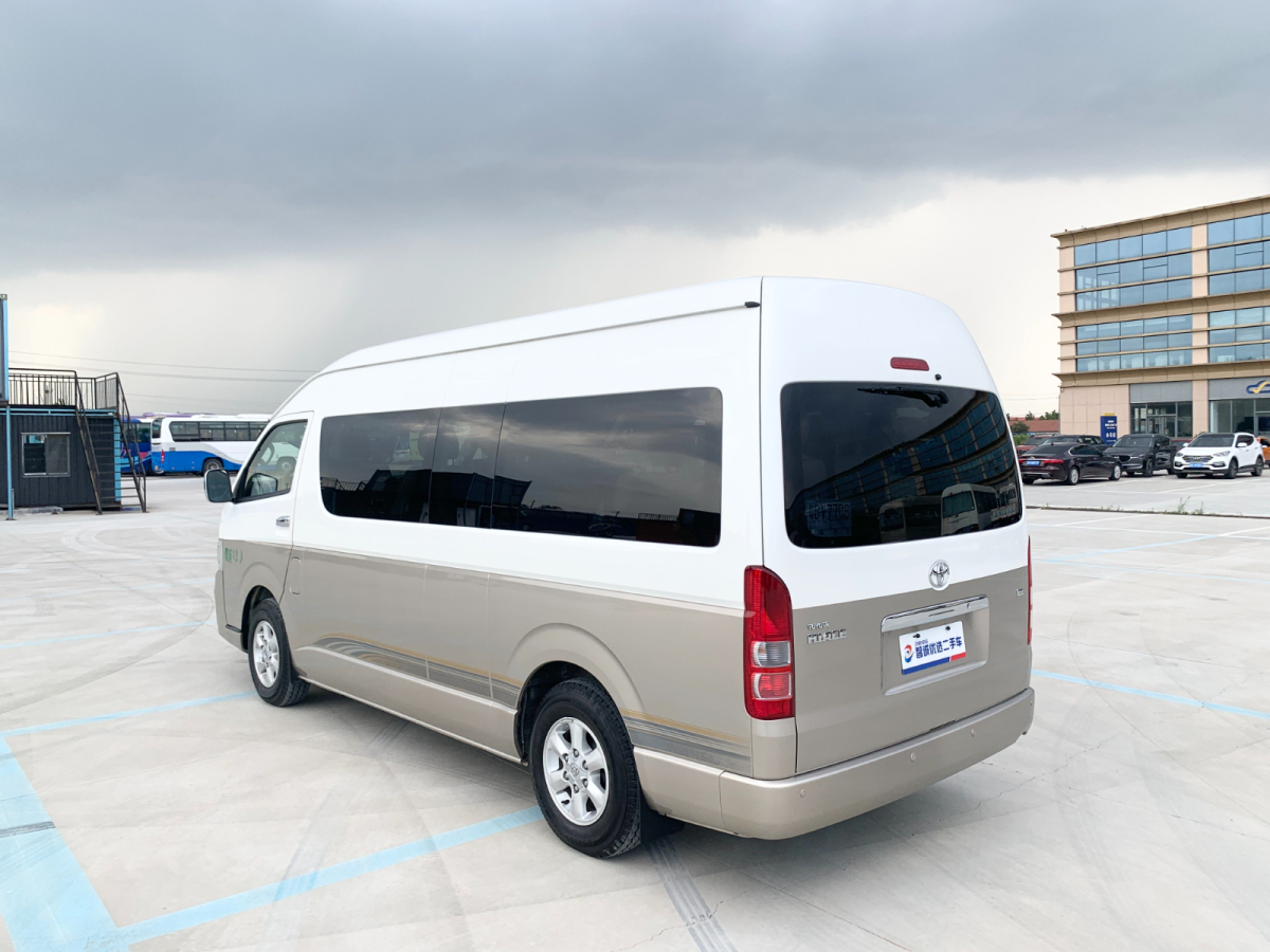 2013年5月豐田 HIACE  2011款 2.7L自動(dòng)標(biāo)準(zhǔn)版13座