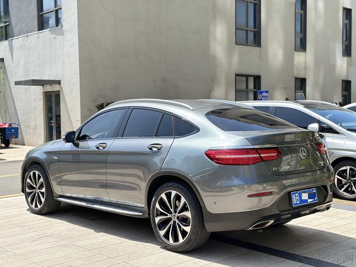 奔馳 奔馳GLC  2023款 改款 GLC 260 4MATIC 轎跑SUV圖片