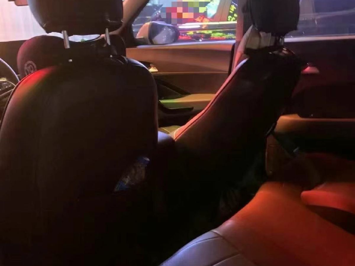奔馳 奔馳A級(jí)  2020款 改款 A 180 L 運(yùn)動(dòng)轎車特殊配置圖片