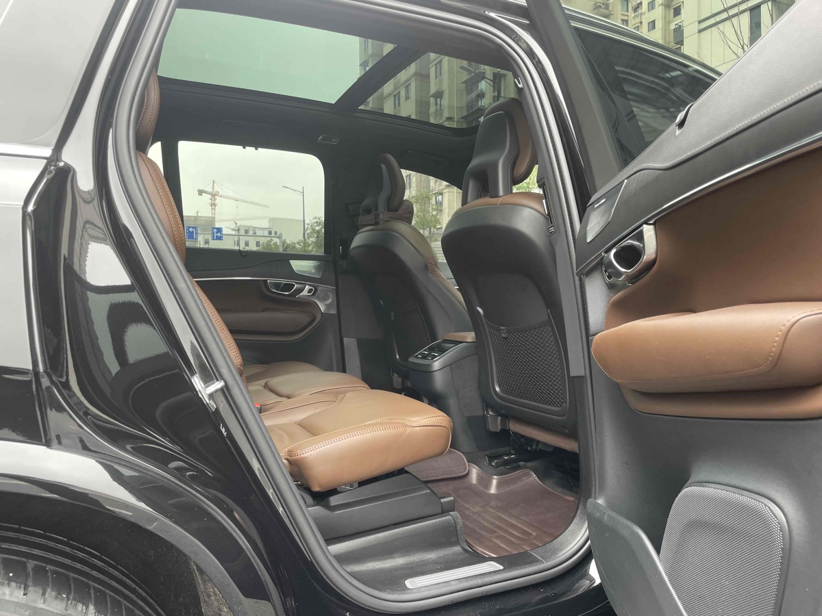 2021年12月沃爾沃 XC90  2022款 B6 智雅豪華版 7座