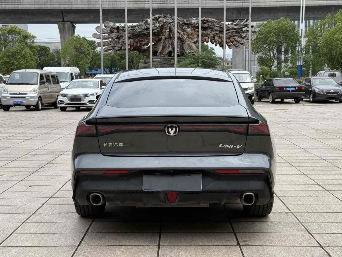 長安 長安UNI-V  2023款 1.5T 尊貴型圖片