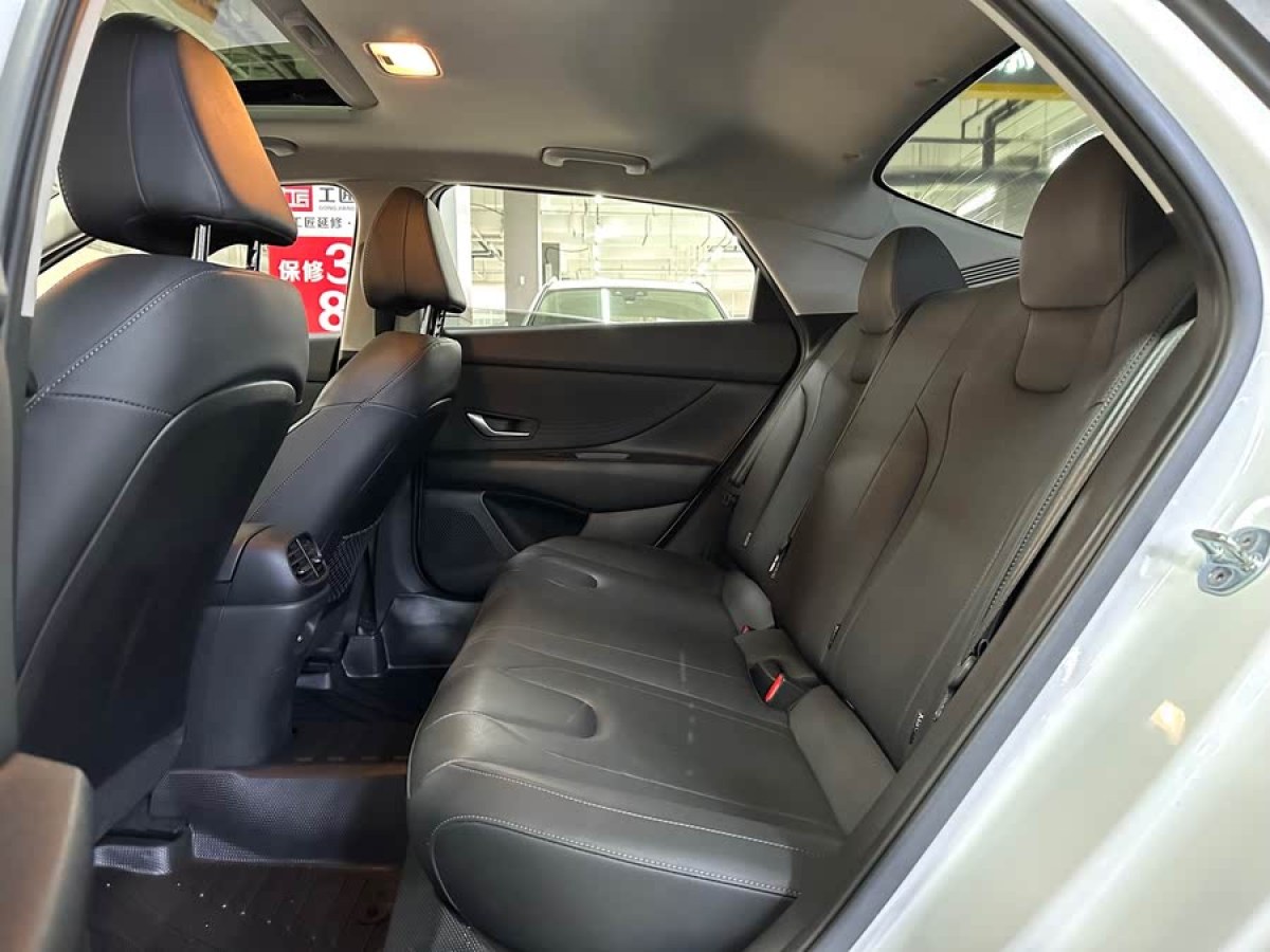 現(xiàn)代 伊蘭特  2022款 1.5L CVT LUX尊貴版圖片