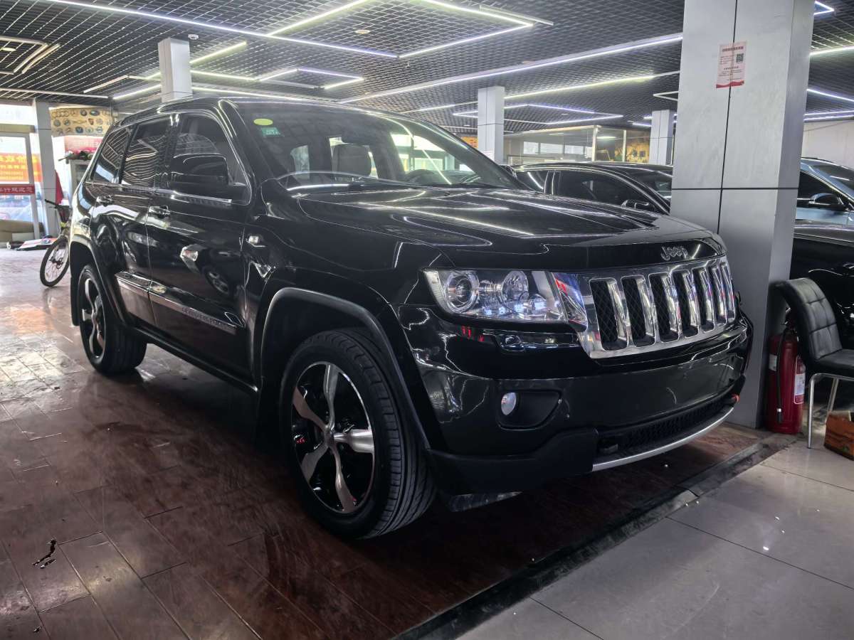 Jeep 大切諾基  2011款 改款 5.7L 旗艦導(dǎo)航版圖片