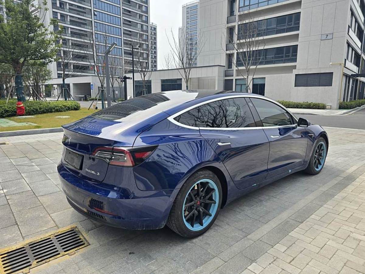 特斯拉 Model 3  2020款 改款 標(biāo)準(zhǔn)續(xù)航后驅(qū)升級版圖片