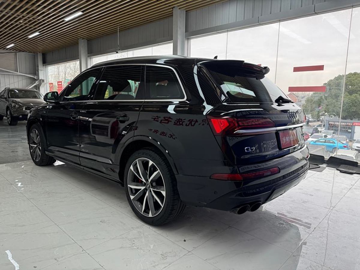 奧迪 奧迪Q7  2024款 55 TFSI quattro S line運(yùn)動(dòng)型圖片