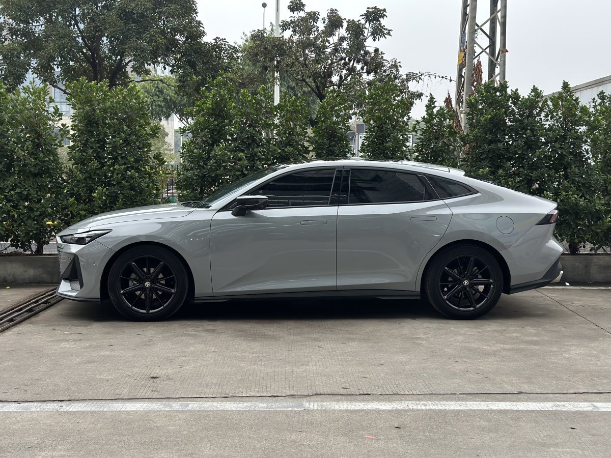 長(zhǎng)安 長(zhǎng)安UNI-V  2022款 1.5T 智慧領(lǐng)航型圖片