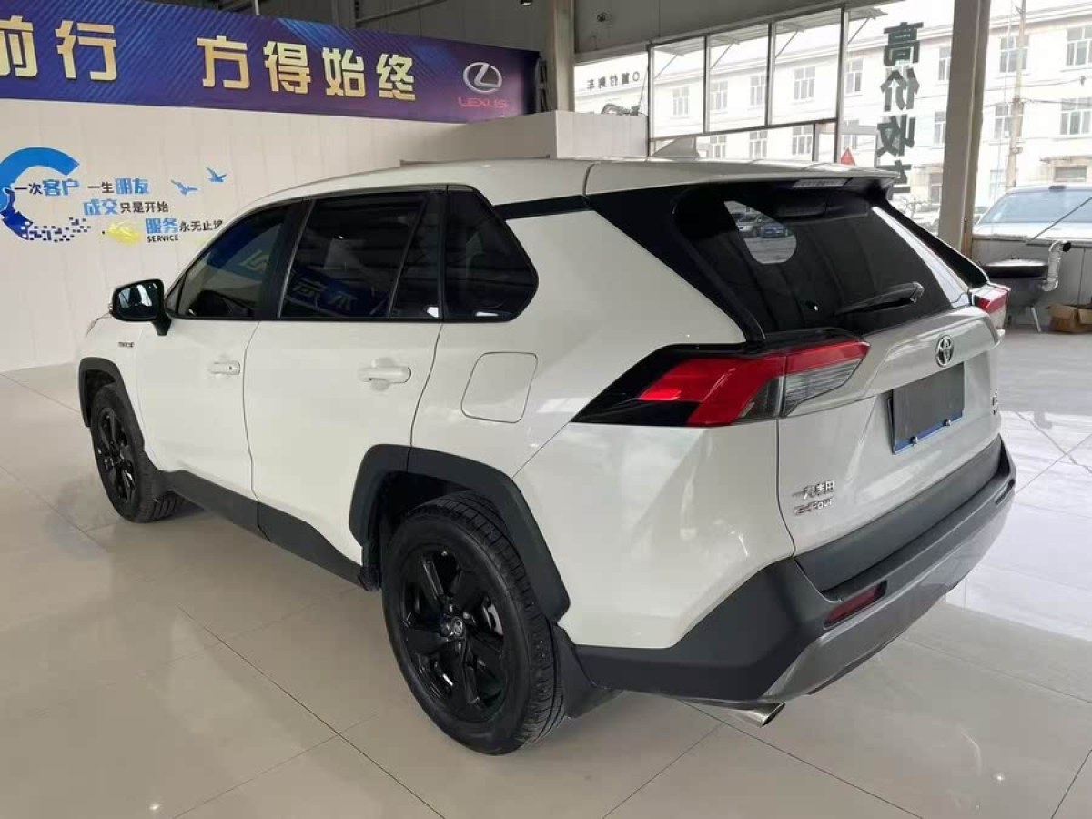 豐田 RAV4榮放  2023款 雙擎 2.5L E-CVT四驅(qū)精英Plus版圖片