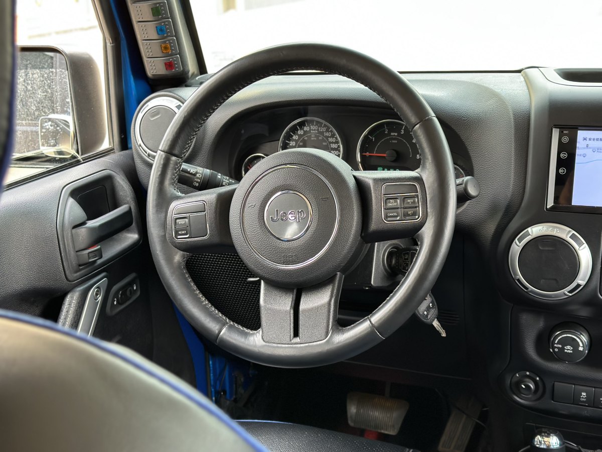 2017年4月Jeep 牧马人  2015款 2.8TD Sahara 四门版