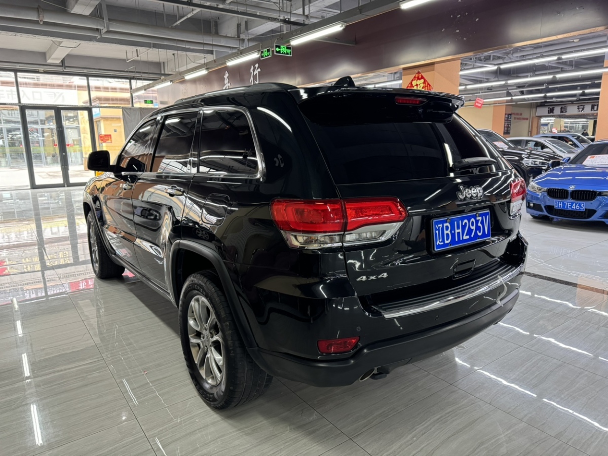 Jeep 大切諾基  2015款 3.0L 舒享導(dǎo)航版圖片