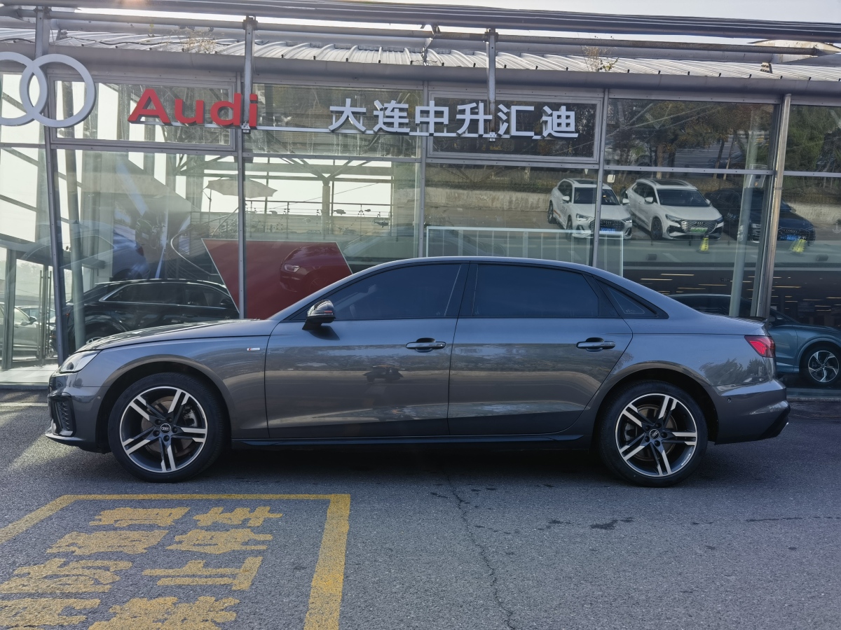 2022年8月奧迪 奧迪A4L  2022款 40 TFSI 豪華動感型