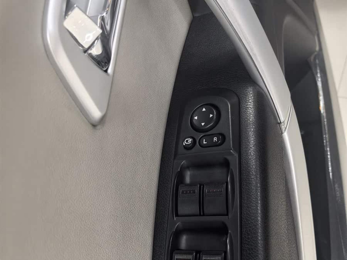 奔騰 X80  2013款 2.0L 手動豪華型圖片