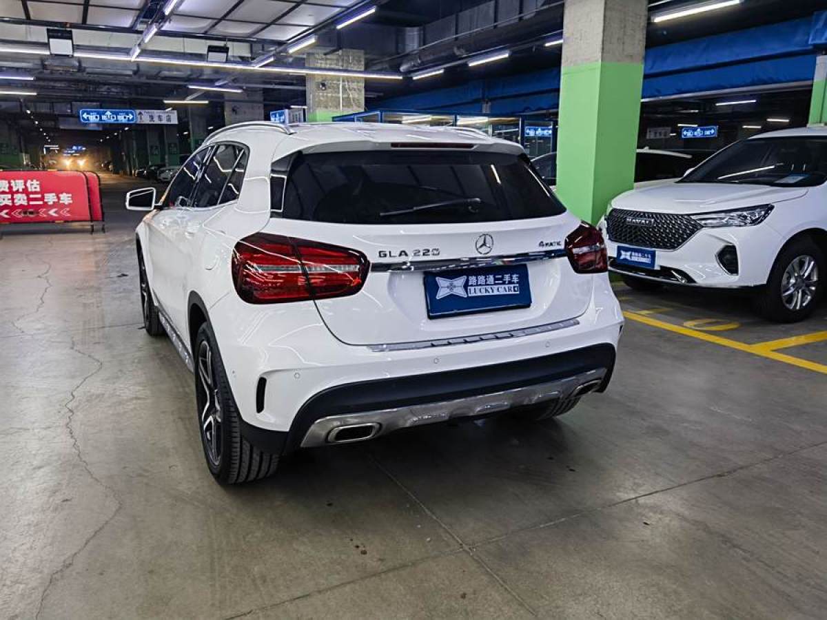 奔馳 奔馳GLA  2017款 GLA 220 4MATIC 時尚型圖片