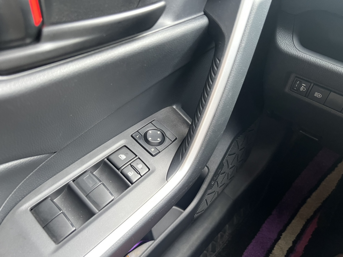 豐田 RAV4榮放  2023款 2.0L CVT兩驅(qū)都市版圖片