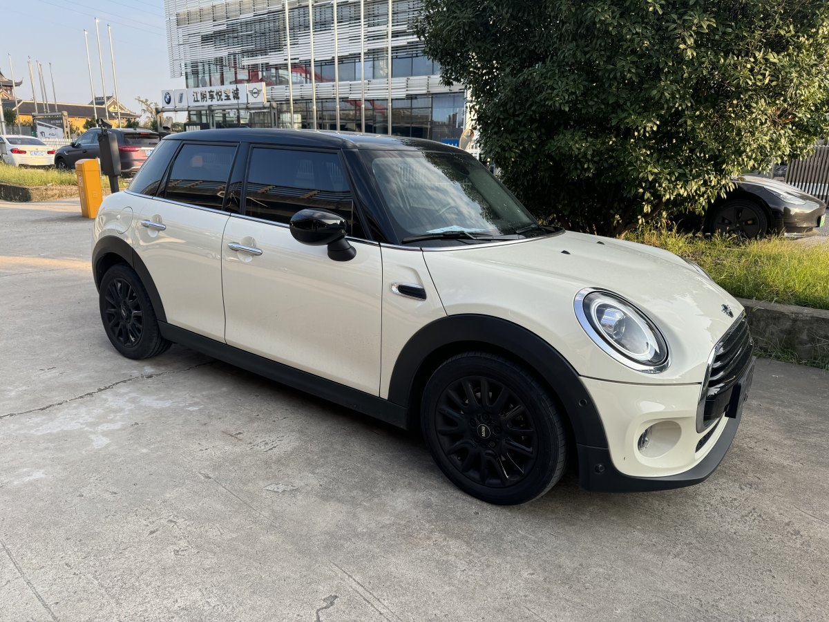 2020年6月MINI MINI  2019款 1.5T COOPER 經(jīng)典派 五門(mén)版