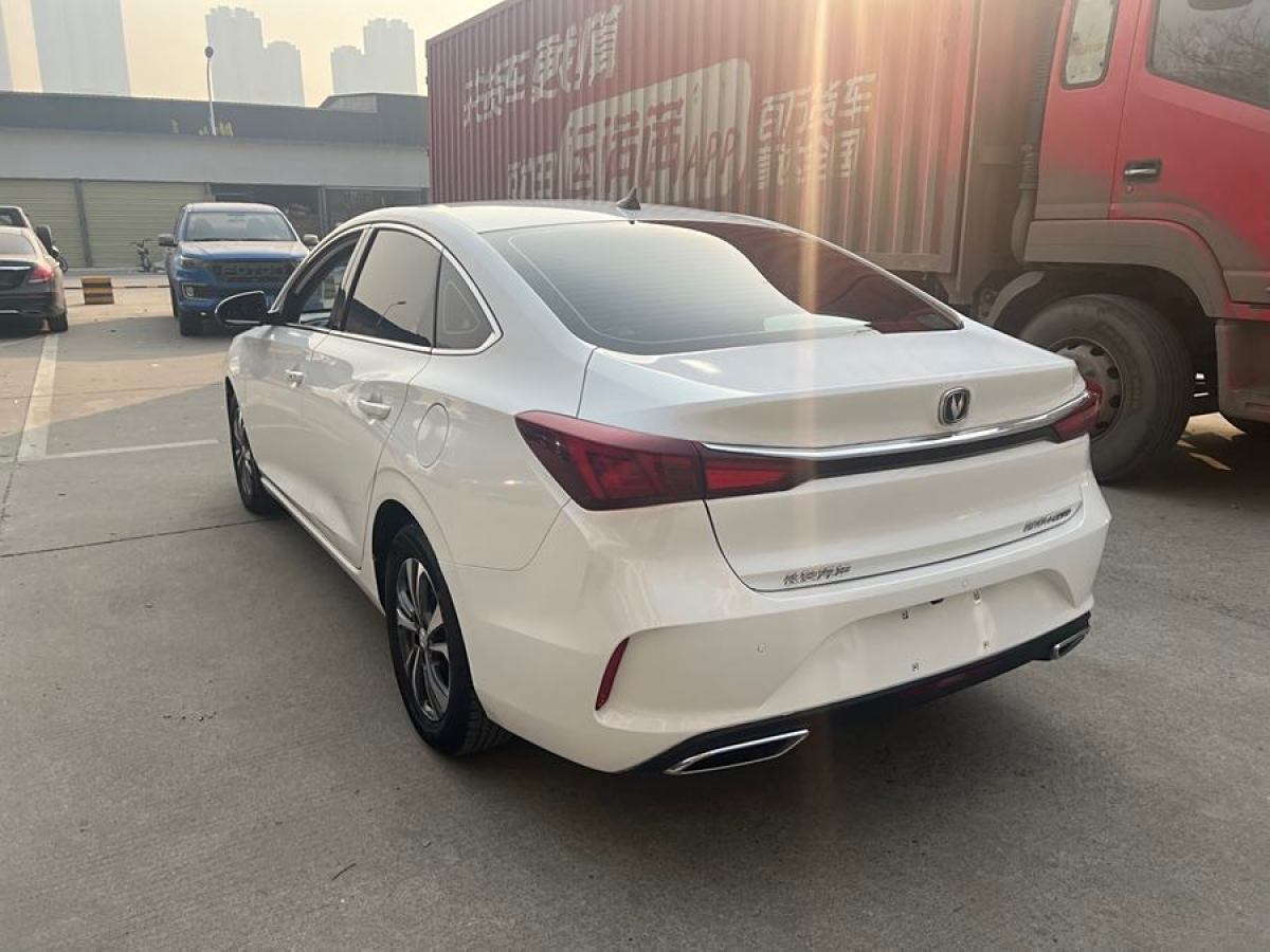 長(zhǎng)安 逸動(dòng)  2021款 PLUS 藍(lán)鯨NE 1.4T GDI DCT尊貴型圖片