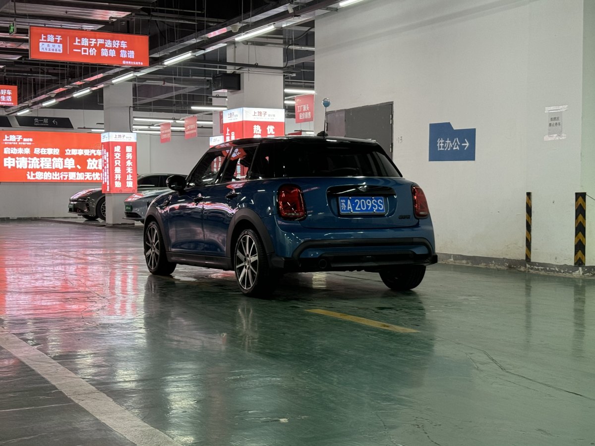 MINI MINI  2022款 1.5T COOPER 藝術(shù)家 五門版圖片