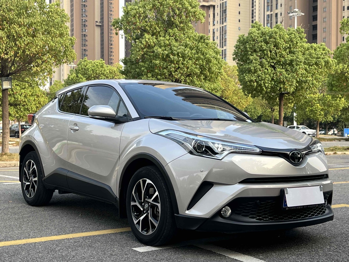 豐田 C-HR  2020款 2.0L 領(lǐng)先版圖片