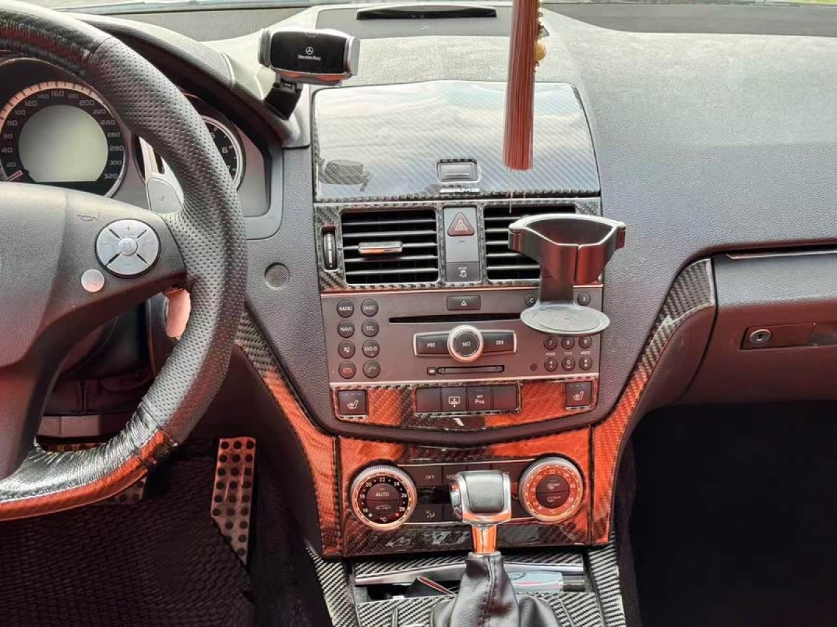 奔馳 奔馳C級(jí)AMG  2010款 AMG C 63 動(dòng)感型增強(qiáng)版圖片