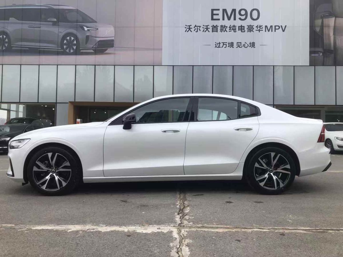 沃爾沃 S60L  2023款 B3 智行豪華版圖片