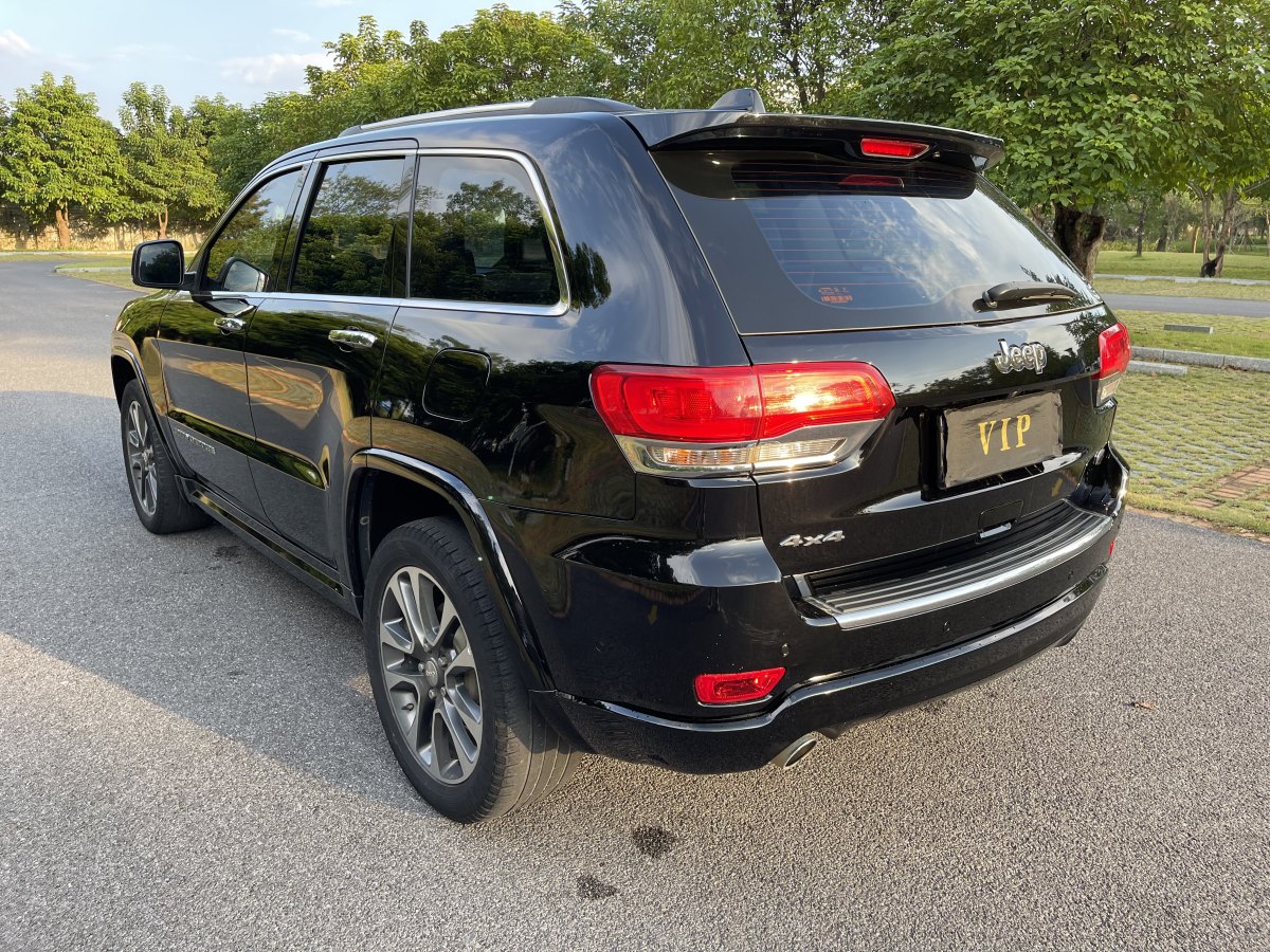 2018年2月Jeep 大切諾基  2017款 3.6L 豪華導(dǎo)航版