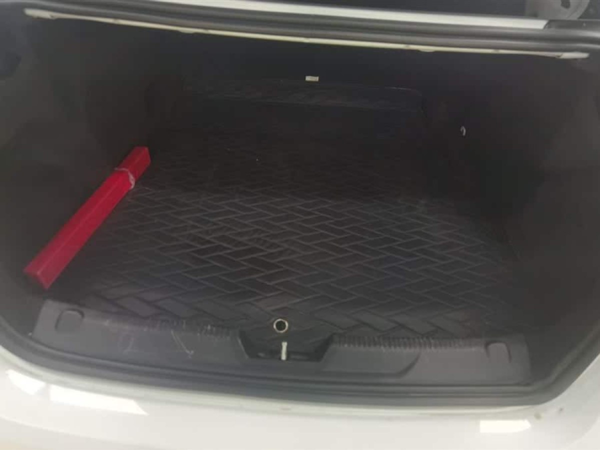 捷豹 XEL  2020款 2.0T 200PS R-DYNAMIC S進(jìn)取運(yùn)動版圖片