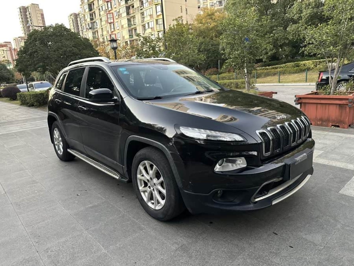 Jeep 自由光  2017款 2.0L 優(yōu)越版圖片