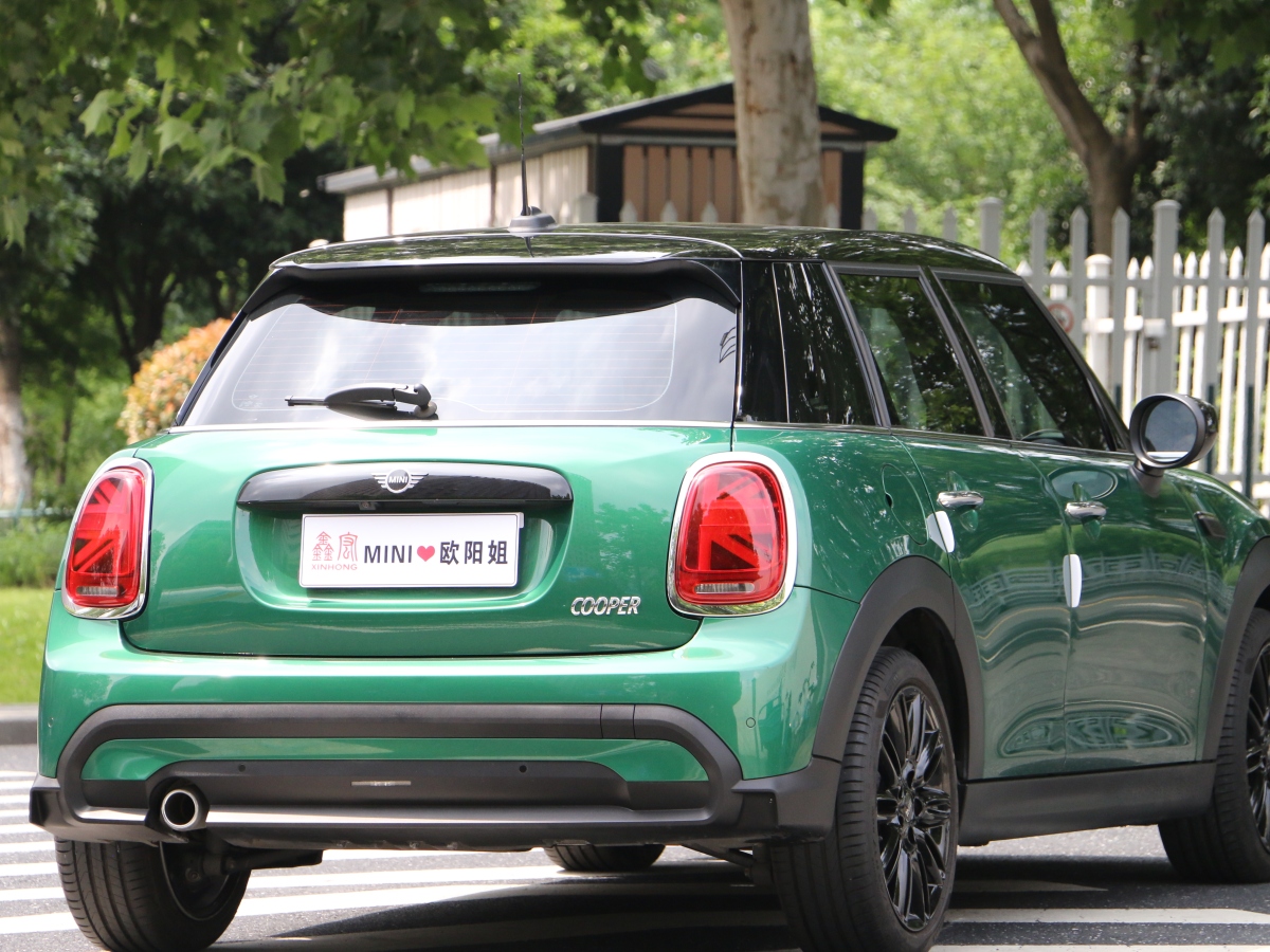MINI MINI  2022款 改款 1.5T COOPER 經(jīng)典派 五門版圖片