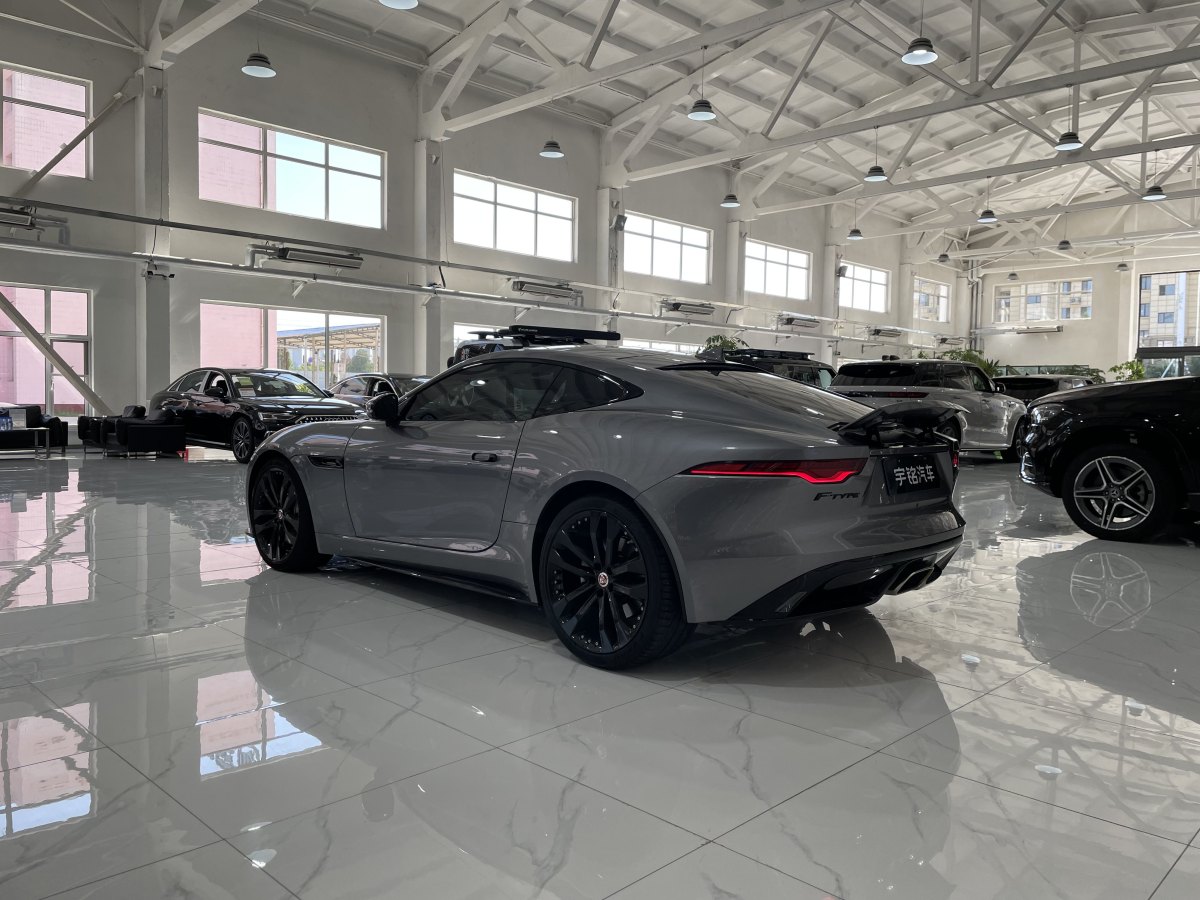 2023年6月捷豹 F-TYPE  2023款 P300 硬頂版 R-DYNAMIC BLACK