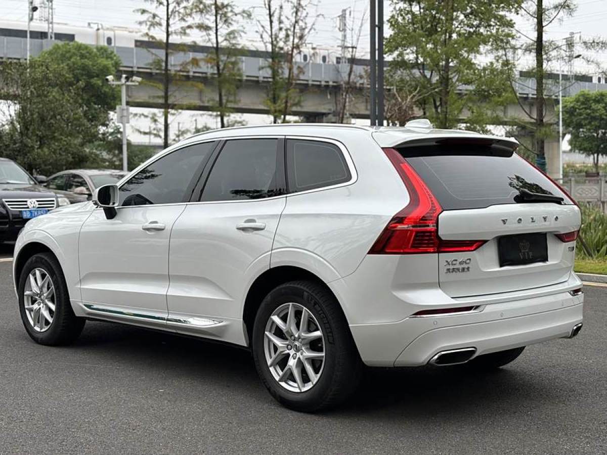 2020年12月沃爾沃 XC60  2021款 T5 四驅(qū)智逸豪華版