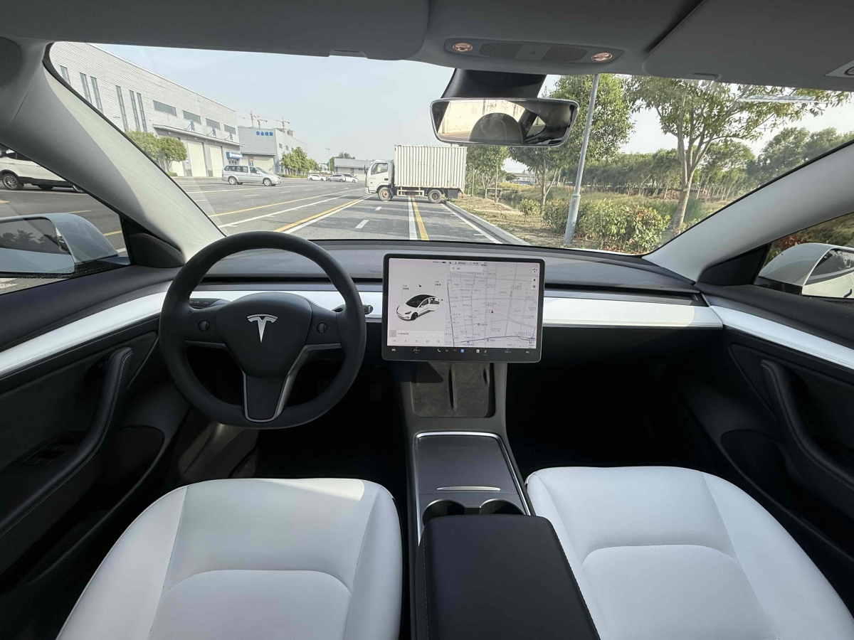特斯拉 Model 3  2021款 改款 標(biāo)準(zhǔn)續(xù)航后驅(qū)升級(jí)版圖片
