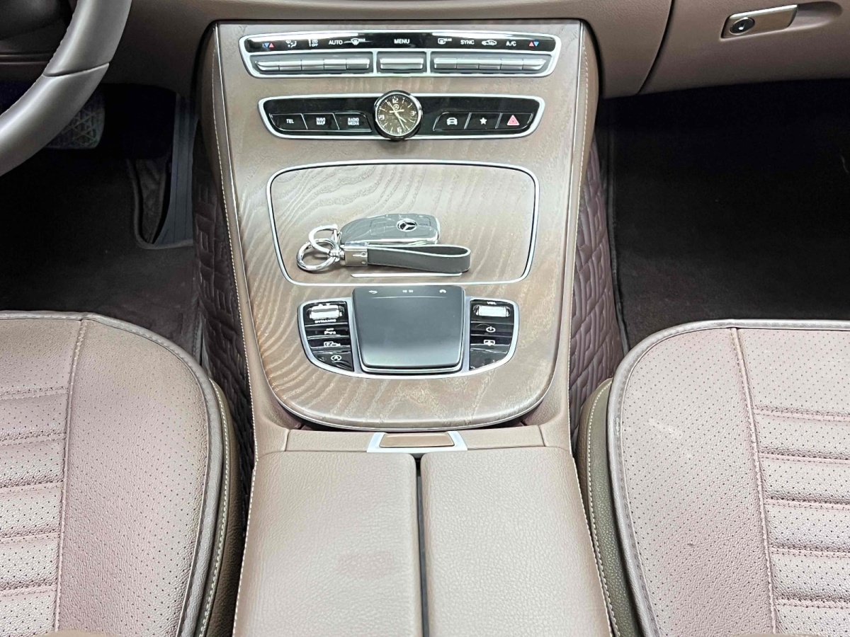 奔馳 奔馳E級(jí)  2021款 改款 E 300 L 豪華型圖片