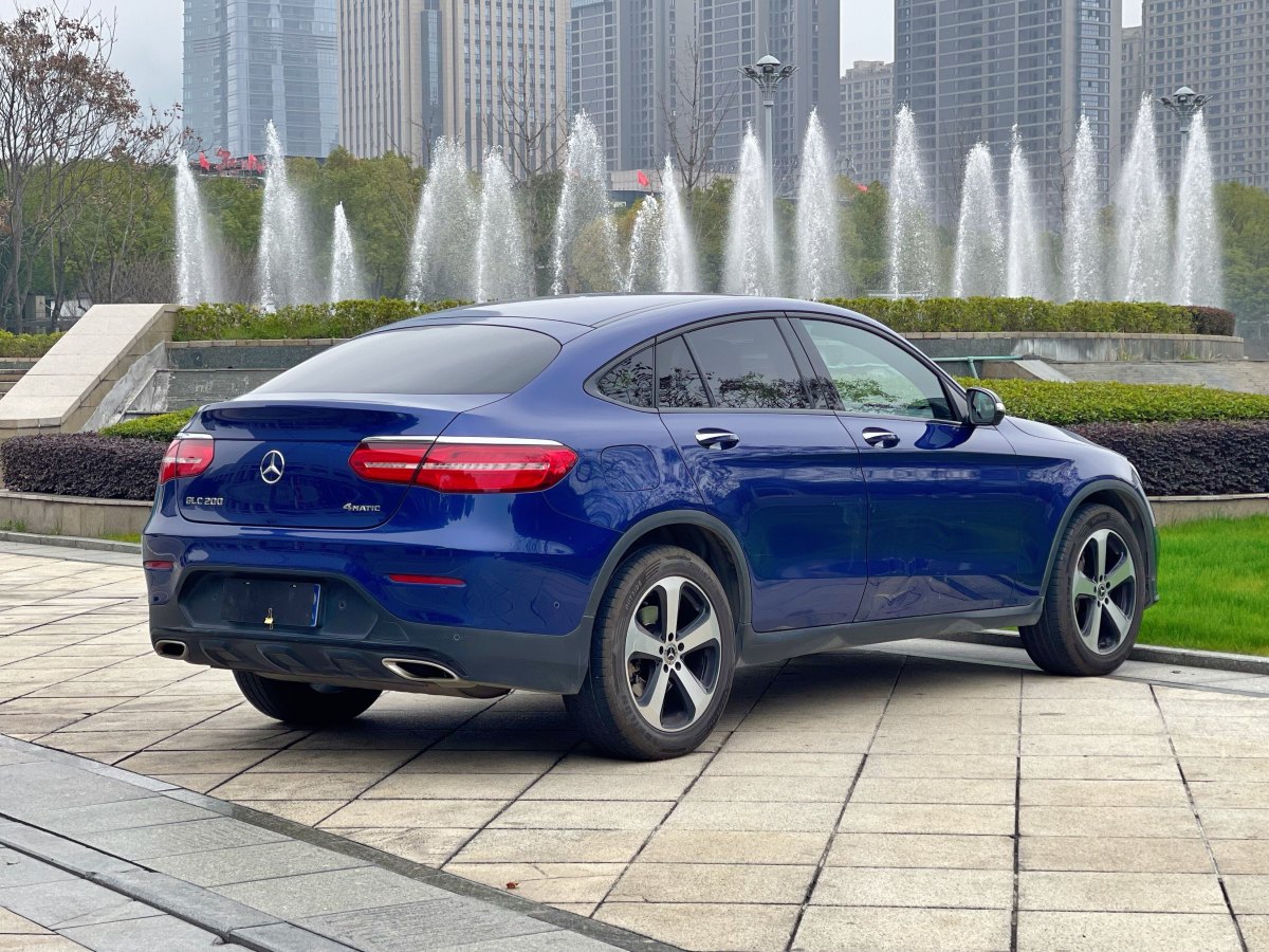 2019年8月奔馳 奔馳GLC  2023款 改款 GLC 260 4MATIC 轎跑SUV