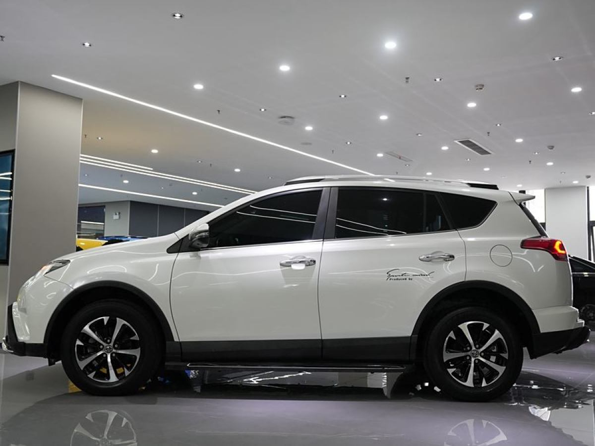 豐田 RAV4榮放  2016款 2.0L CVT兩驅(qū)風(fēng)尚版圖片