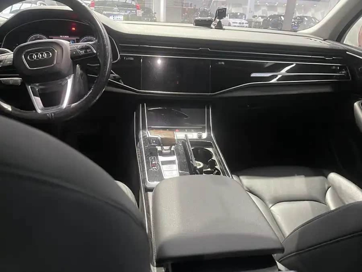 奧迪 奧迪Q7  2023款 55 TFSI quattro S line運(yùn)動(dòng)型圖片