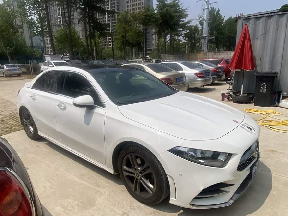 奔馳 奔馳A級  2020款 改款二 A 180 L 運動轎車圖片