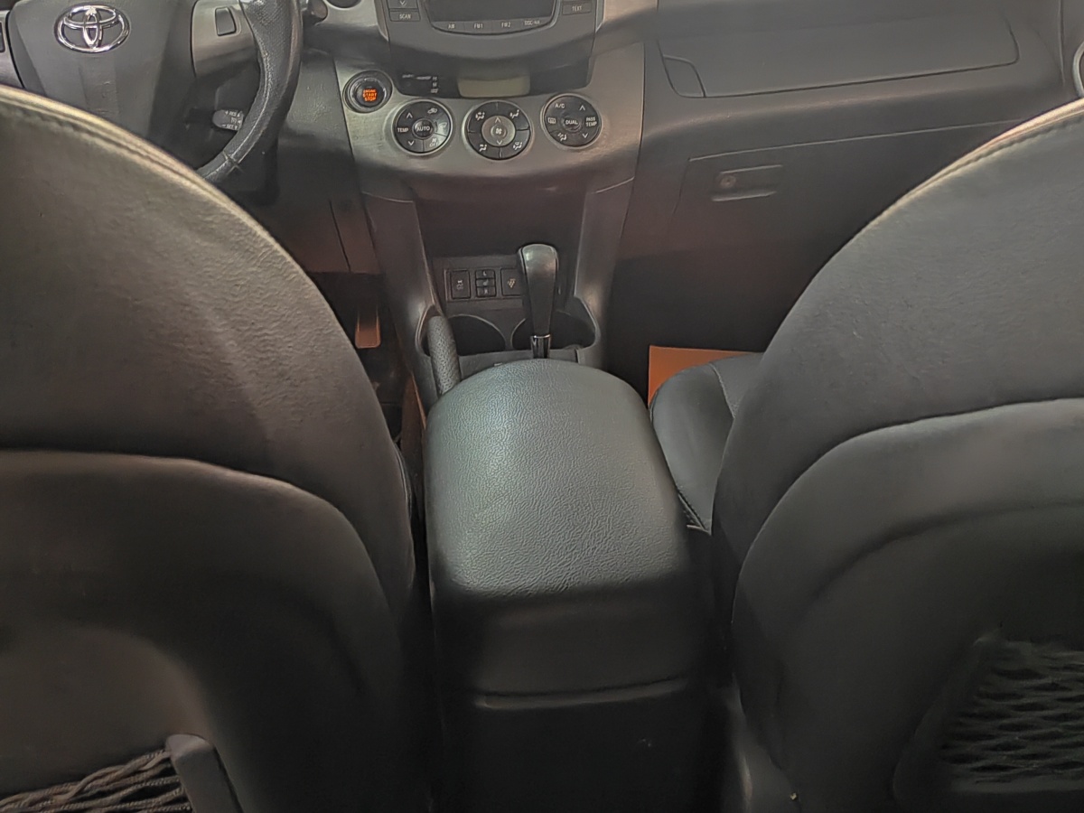 2012年1月丰田 RAV4荣放  2011款 2.4L 自动四驱豪华版
