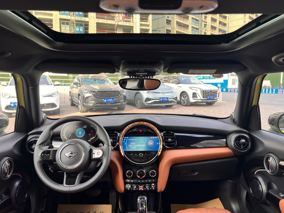 MINI MINI  2023款 改款 2.0T COOPER S 藝術(shù)家 五門版圖片