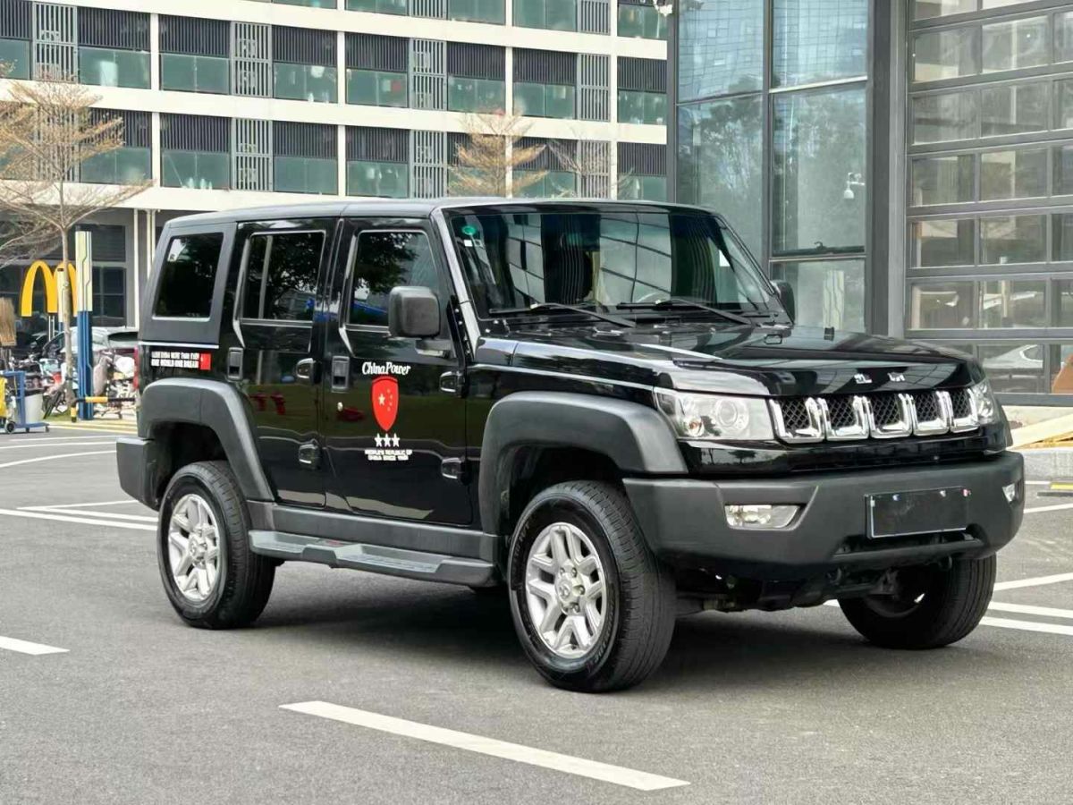 北京 BJ40  2018款 40L 2.0T 手動柴油四驅(qū)尊貴版圖片