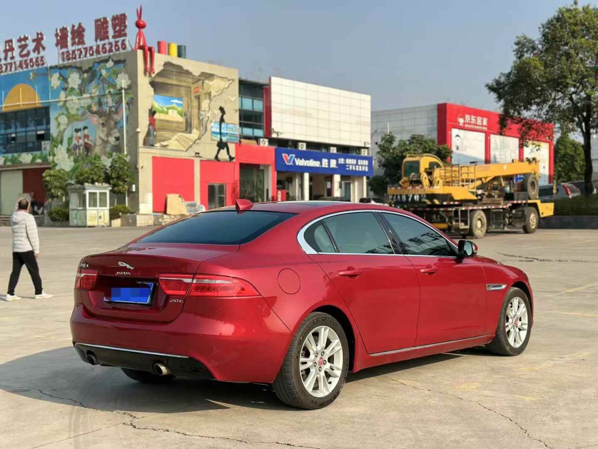 捷豹 XE  2018款 2.0T 200PS 兩驅(qū)R-Sport運(yùn)動版圖片