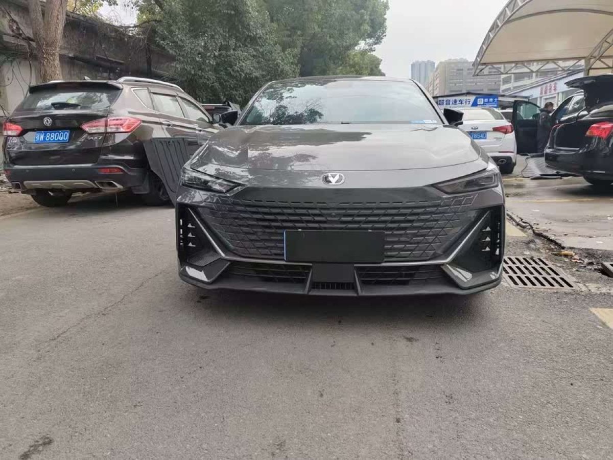 長安 長安UNI-V  2022款 1.5T 尊貴型圖片